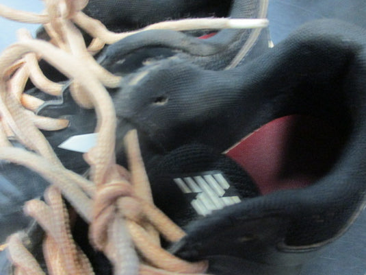 Used New Balance Cleats Size 4 (DAMAGE ON CLEATS)
