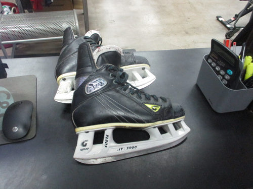 Used Graf Supra 502 Hockey Skates