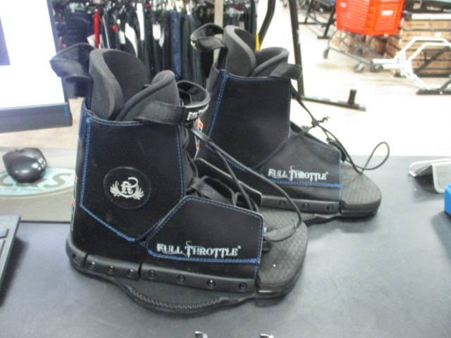 Load image into Gallery viewer, Full Throttle Wakeboard Bindings Size Medium (Needs 2 Pieces Of Hardware)
