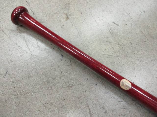 Load image into Gallery viewer, MaxBat Model P72 34&quot; Maple Baseball Bat
