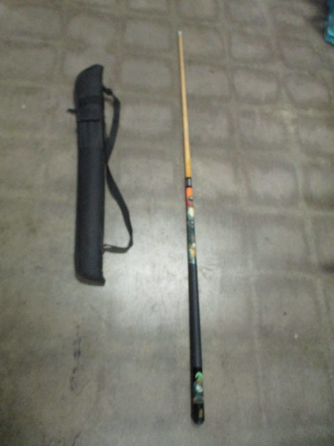 Load image into Gallery viewer, Used 58&quot; Crystal Leisure Wizard w/ Eight Ball 2-Piece Pool Que with Case B2511
