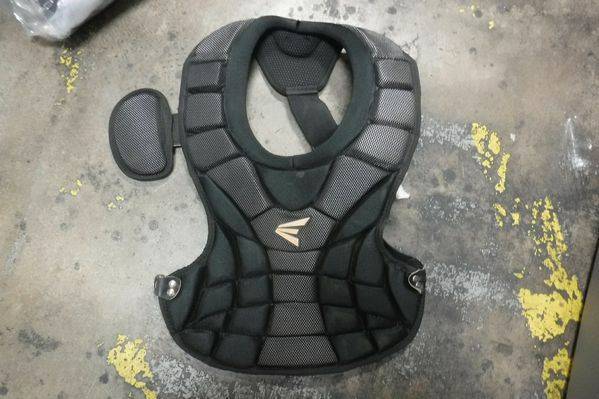 Load image into Gallery viewer, Used Easton Youth 13 Catchers Chest Protector
