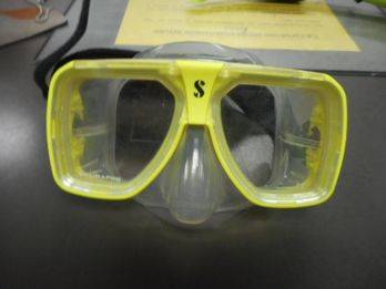 Used ScubaPro Solara Youth Scuba Goggles