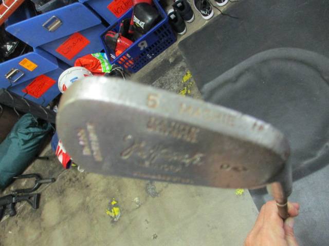 Load image into Gallery viewer, Vintage Mashie 5 Iron

