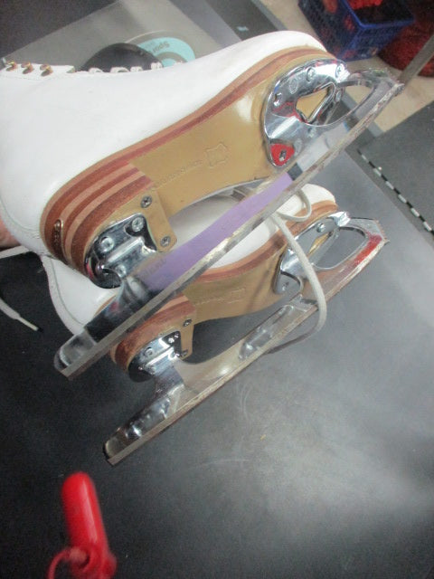 Load image into Gallery viewer, Used Jackson Freestyle 2191 Figure Skates Size 2 (Needs Insoles)
