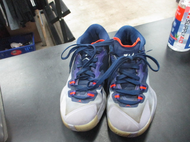 Load image into Gallery viewer, Used Jordan Basketball Shoes Size 4.5
