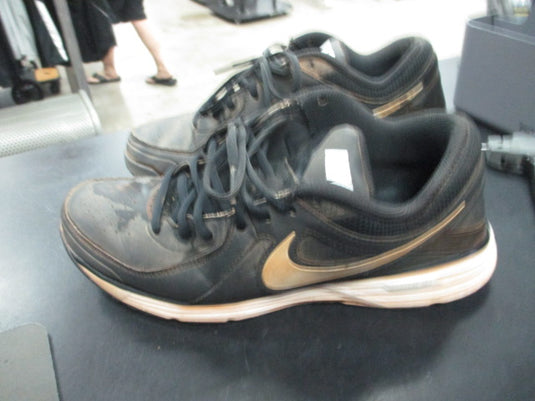 Used Nike MVP Pregame Turf Size 8.5