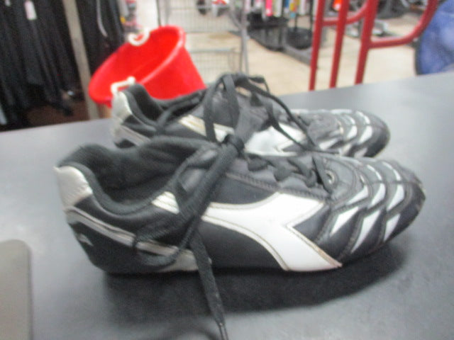 Load image into Gallery viewer, Used Diadora Soccer Cleat Youth Size 1
