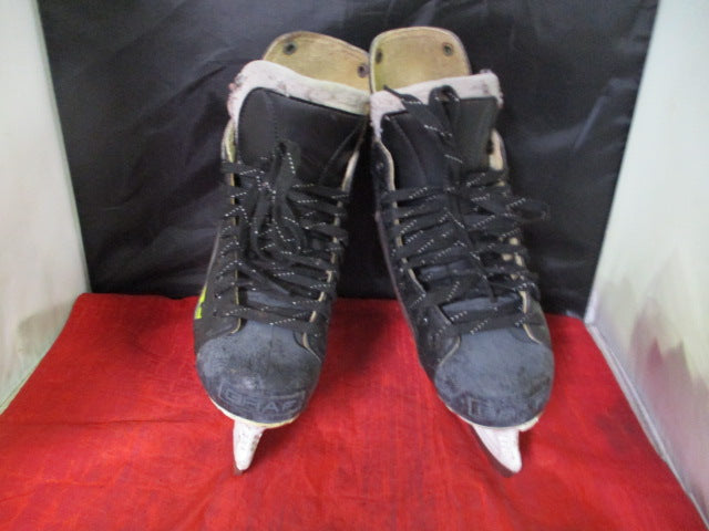 Load image into Gallery viewer, Used Graf Supra 503 Hockey Skates Size 4
