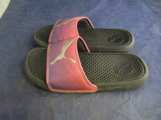 Load image into Gallery viewer, Used Puma Slide On Sandals Youth Size 1
