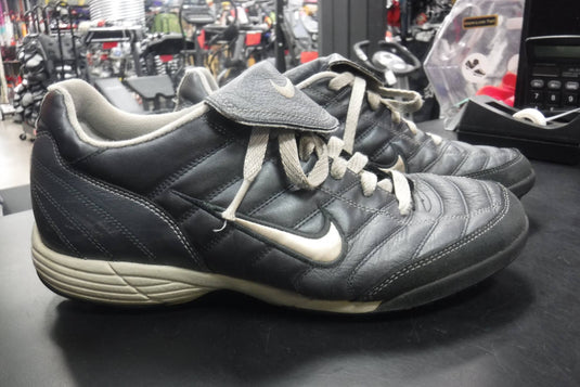 Used Nike Tiempo Size 10.5 Turf Soccer Shoes