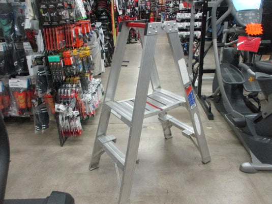 Used Werner PT372 300-Pound Duty Rating Twin Step Aluminum Stockr's Ladder, 2ft