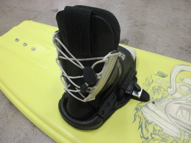 Load image into Gallery viewer, Used Hyperlite Scott Byerly Pro Model 137cm Wakeboard w/ Large Bindings (Damage
