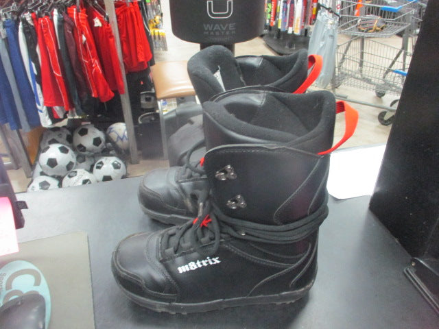 Load image into Gallery viewer, Used Matrix Snowboard Boots Size 6
