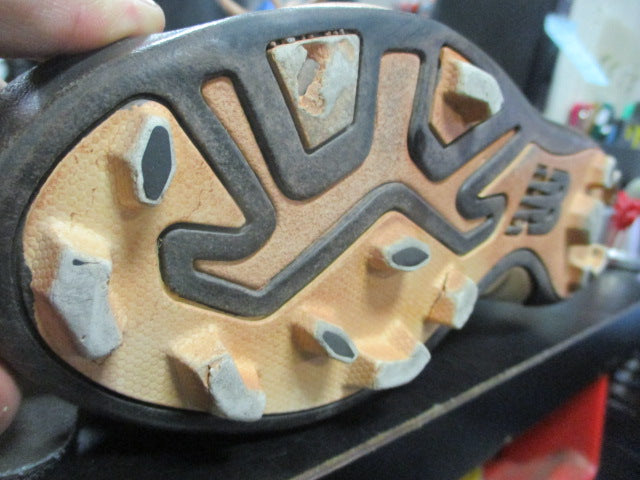 Load image into Gallery viewer, Used New Balance Cleats Size 4 (DAMAGE ON CLEATS)
