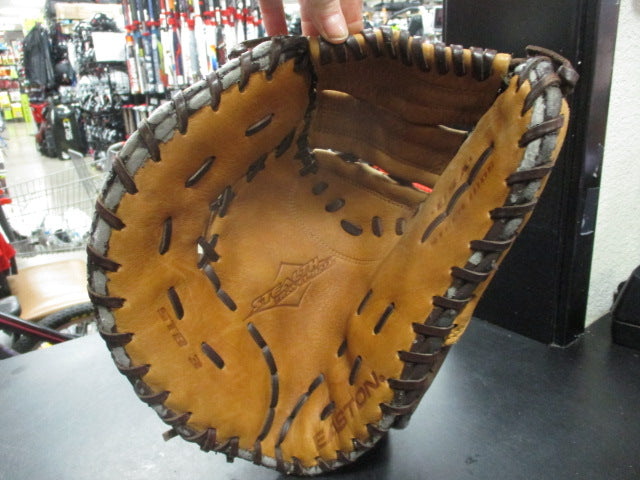 Load image into Gallery viewer, Used Easton Stealth Travel Ball Steer Hide First Baseman&#39;s Glove - LH
