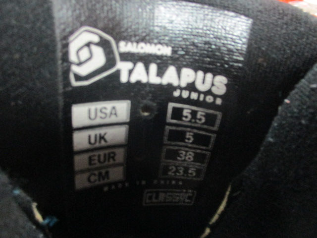 Load image into Gallery viewer, Used Salomon Talapus Junior Snowboard Boots Size 5.5
