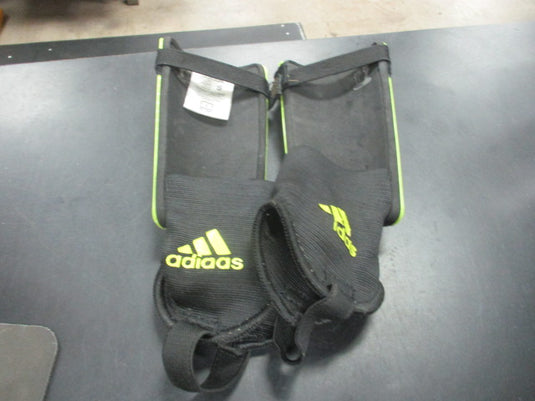 Used Adidas Soccer Shin Guards Size Small