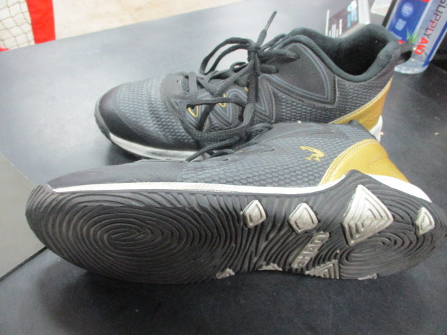 Load image into Gallery viewer, Used Shaq Basketball Shoes Size 5.5
