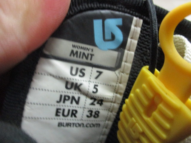 Load image into Gallery viewer, Used Burton Mint Womens Snowboard Boots Size 7

