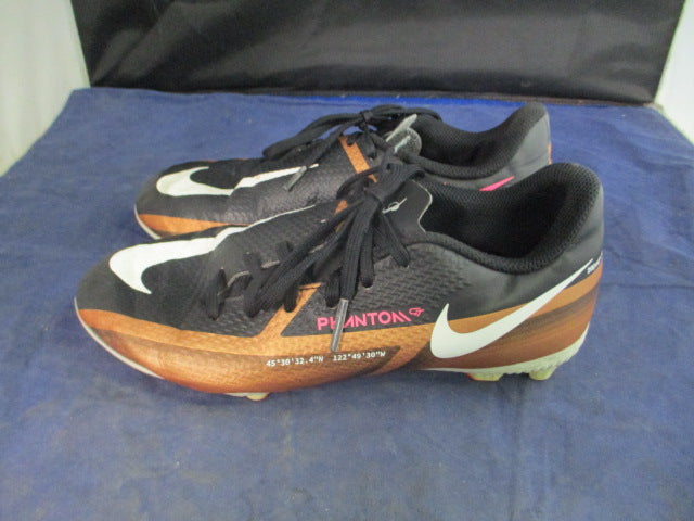 Load image into Gallery viewer, Used Nike Phantom Cleats Youth Size 2.5
