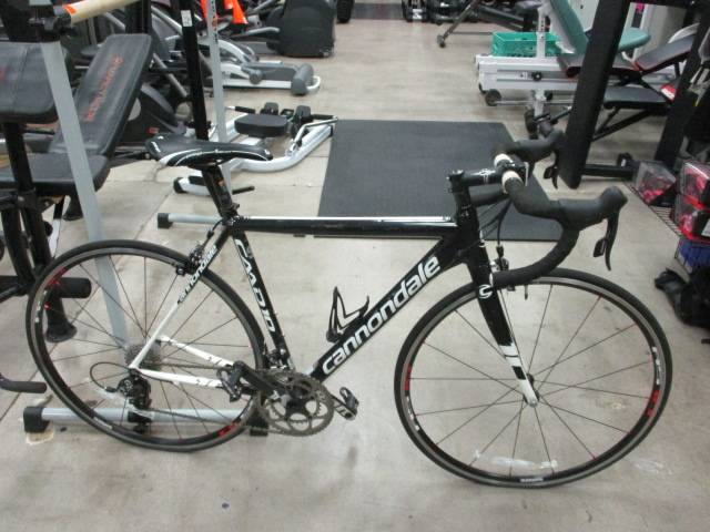 Load image into Gallery viewer, Used Cannondale CAAD10 700C 20 Speed Road Bike
