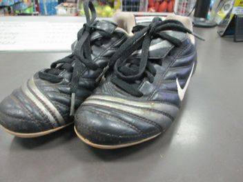 Used Nike Soccer Cleats 13.5c