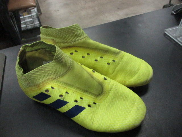 Load image into Gallery viewer, Used Adidas Nemesis Soccer Cleats Size 13.5 (No Laces , Missing Right Insole)
