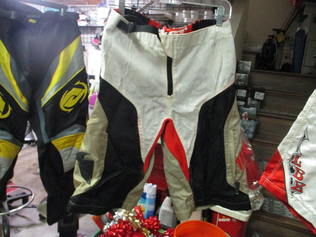 Load image into Gallery viewer, Used Thor Dirt Bike Shorts Size Men&#39;s 34
