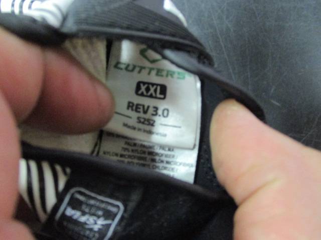 Load image into Gallery viewer, Used Cutters Rev 3.0 Adult XXl Receivers Gloves

