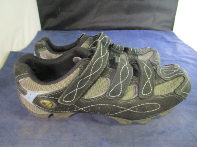 Load image into Gallery viewer, Used Specialized SPD Cycling Shoes Size 39
