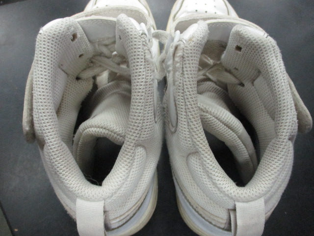 Load image into Gallery viewer, Used Nike White Basketball Shoes
