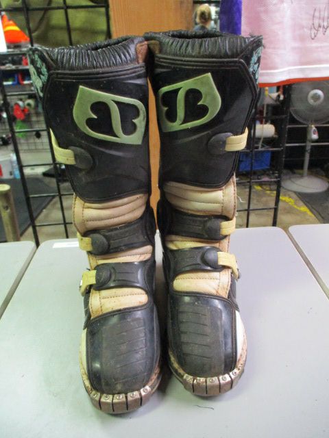 Load image into Gallery viewer, Used MSR Motorcross Boots Youth Size 5 -cracked on ankles

