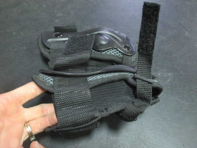 Load image into Gallery viewer, Used K2 Mach Wrist Guards Size Medium
