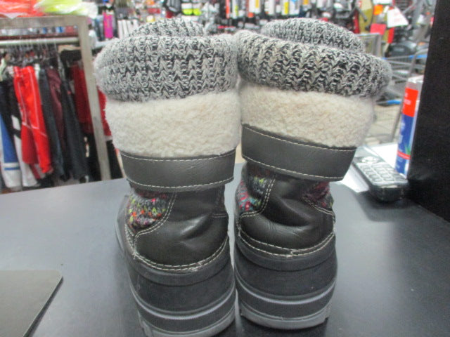 Load image into Gallery viewer, Used Dream Pairs Winter Boots Size 2
