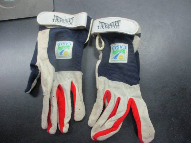 Load image into Gallery viewer, Used Iron Skin Casad Gloves
