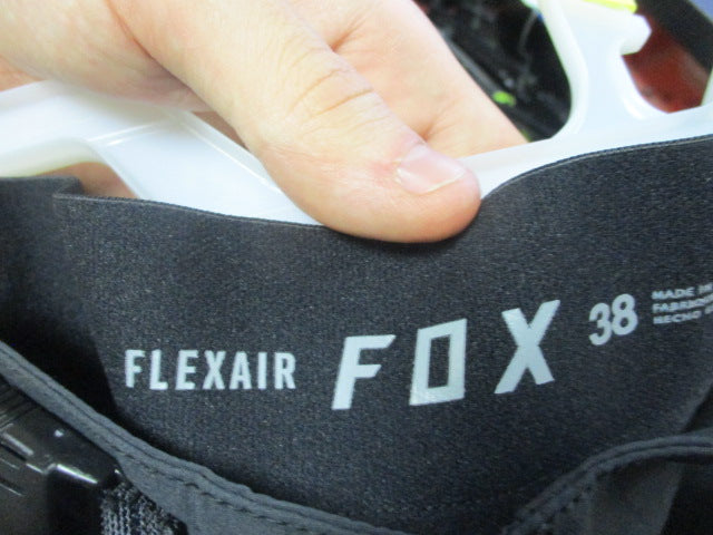 Load image into Gallery viewer, Used Fox Flexair Cycling Shorts Size 38
