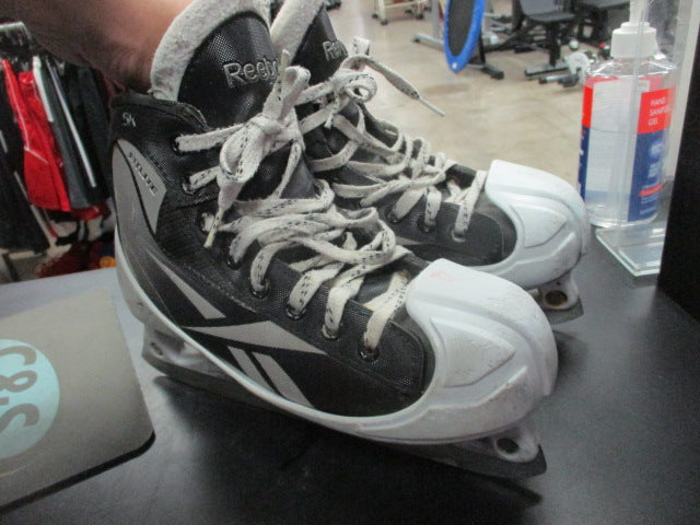 Load image into Gallery viewer, Used Reebok Fitlite 5K Hockey Goalie SKates Size 4.5
