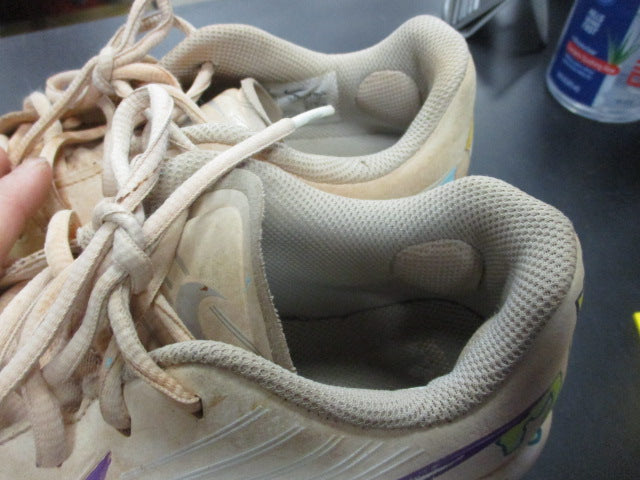 Load image into Gallery viewer, Used Nike Metal Baseball / Softball Cleats Size 6
