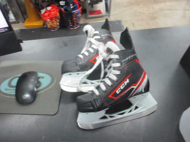 Load image into Gallery viewer, Used CCM FT340 Hockey Skates Size 12Y
