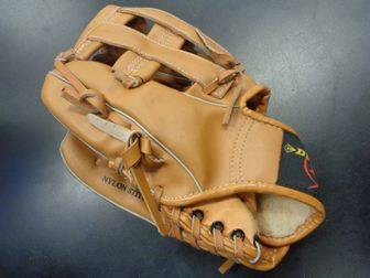 Used Dulop Team Master L-300 10" Baseball Glove