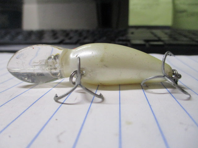 Load image into Gallery viewer, Used Vintage Bomber Model B 4A, 1/4oz Pearl Crankbait
