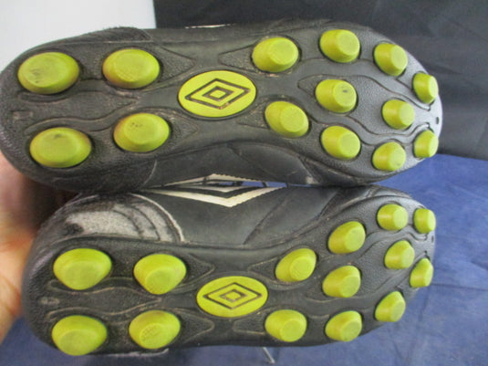 Used Umbro Soccer Cleats Size 1
