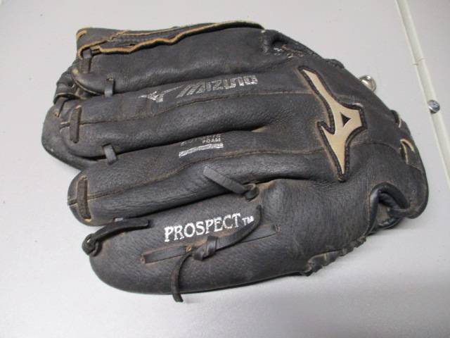 Load image into Gallery viewer, Used Mizuno Baseball Glove Black 10.75 Inch
