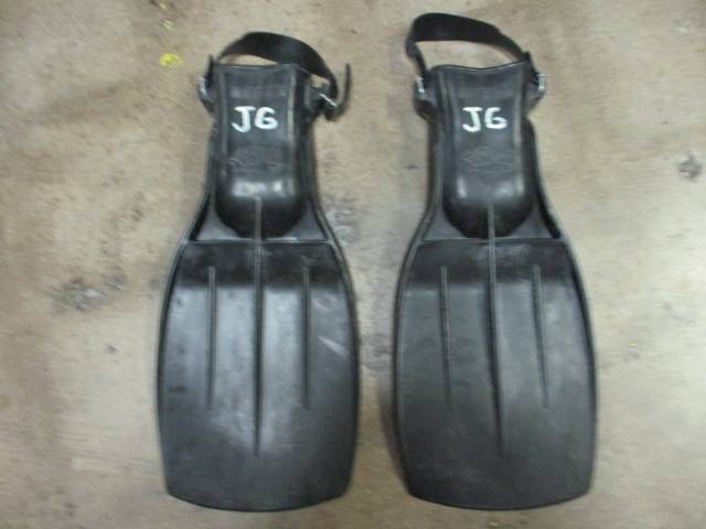 Load image into Gallery viewer, Used Argos Escualo 19&quot; Dive Fins
