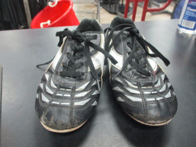 Load image into Gallery viewer, Used Diadora Soccer Cleat Youth Size 1
