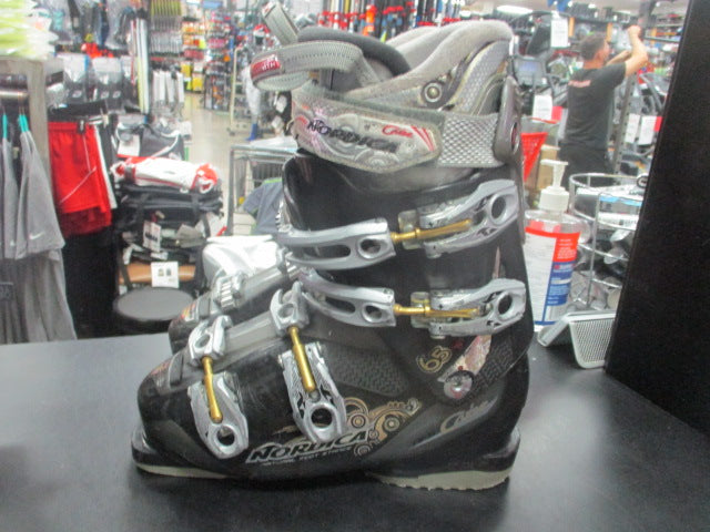 Load image into Gallery viewer, Used Nordica Cruise Ski Boots Size 24-24.5
