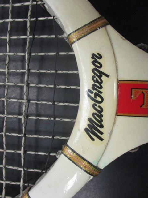 Load image into Gallery viewer, Vintage Macgregor Invitational 27&quot; Tennis Racquet
