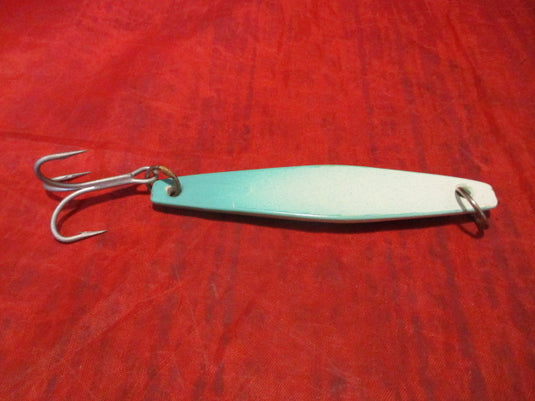 aa fishing lures Bomber Heavy Duty Long A Mother of Pearl 1 rattle lure and 1 popper lure. 7" AA Bad Bubba Shad