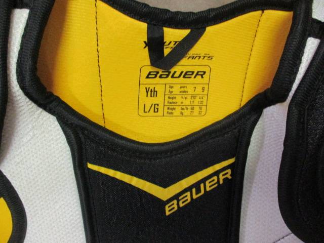 Load image into Gallery viewer, Used Bauer Supreme 150 Hockey Shoulder Pads Youth L

